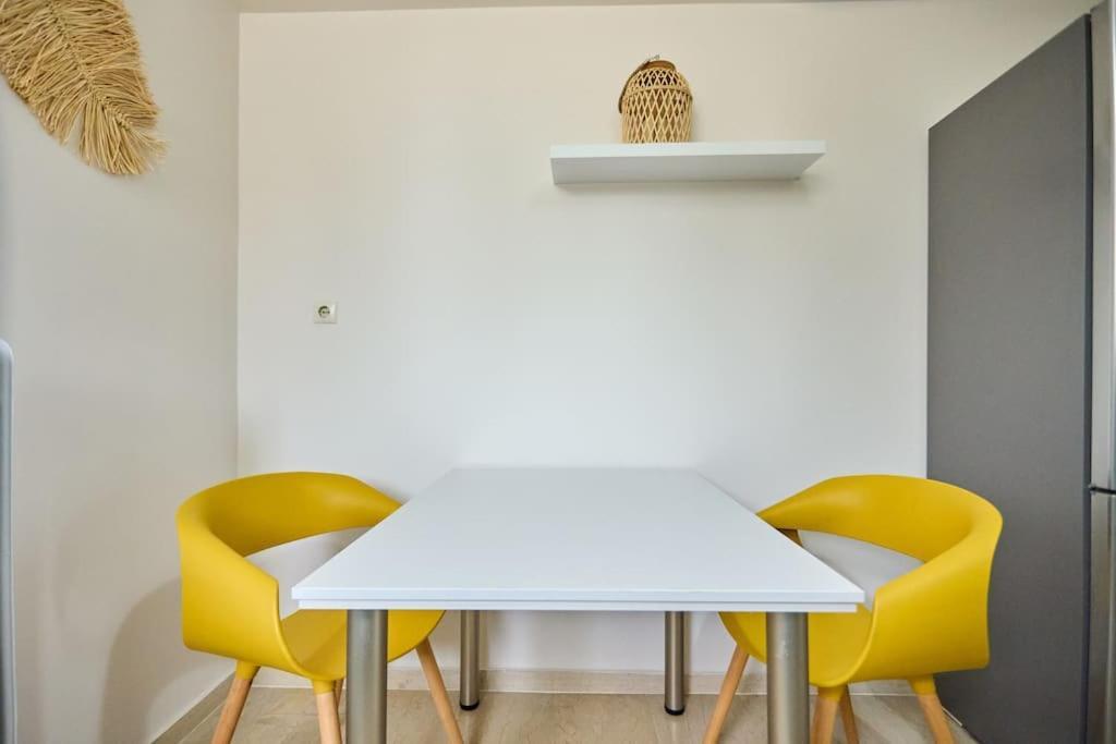 Panoramic White Blue Apartman Híosz Kültér fotó